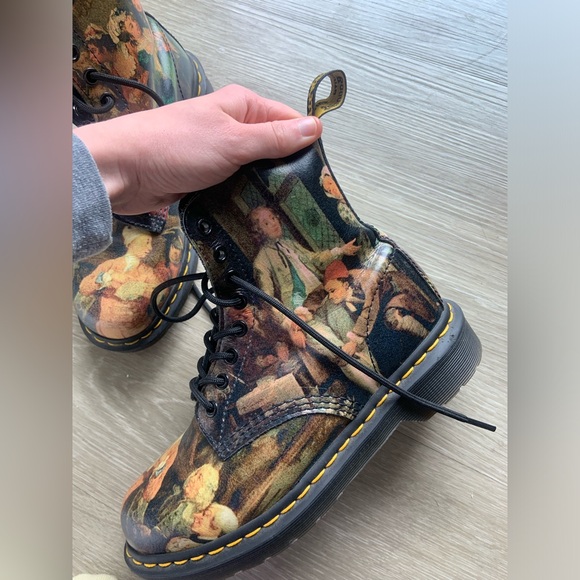 Hogarth Doc Martens - Picture 2 of 6